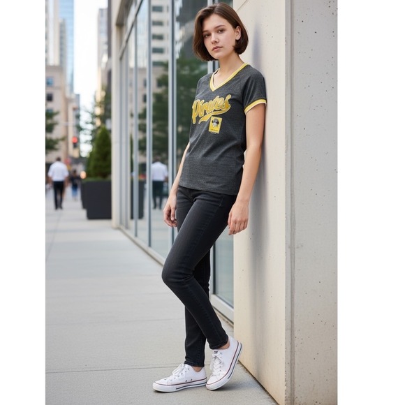 5th & Ocean Tops - Pittsburgh Pirates Womens Gray V Neck‎ T Shirt S Fitted 5th & Ocean MLB Baseball
